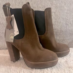 NWT H&M real suede brown Chelsea boots size 8